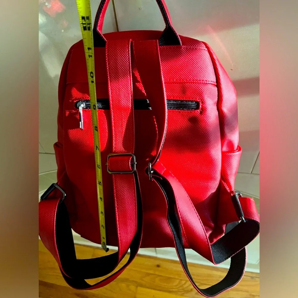 ARMISE GOLD elegant design red and black backpack.